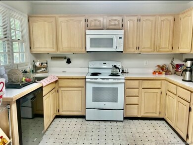 Spacious Eat In KitchenTy