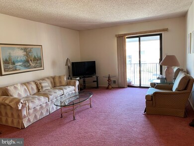 40 Taylor Dr, Franklin Park, NJ 08823 - photo 2