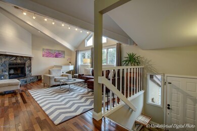 Front Entry W/Vaulted Ceiling