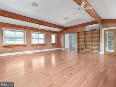 225 S Main St, Edinburg, VA 22824 - photo 6