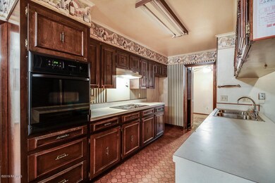 302 Mitze Dr-1