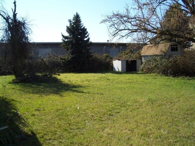 830 Lawnsdale Rd, Medford, OR 97504 - photo 4