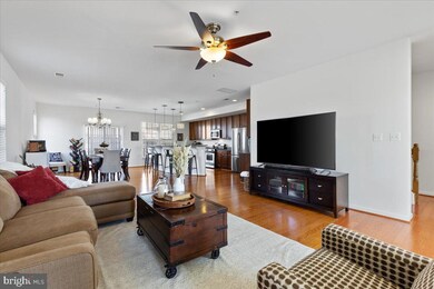 7903 Crescent Park Dr unit 130, Gainesville, VA 20155 - photo 4