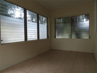 Front seperate foyer area