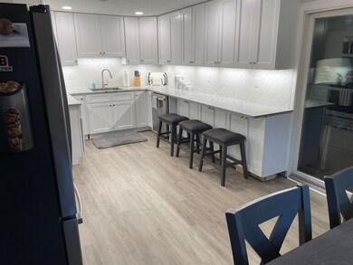 162 Robinson Rd unit B, Hudson, NH 03051 - photo 2