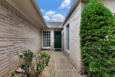 403 Towne Ct, Alvin, TX 77511 - photo 5