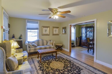 006_Living Room