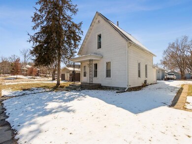1037 10th St SE, Cedar Rapids, IA 52401 - photo 2