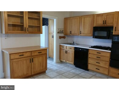 1206 E Bellevue Ave, Reading, PA 19605 - photo 2