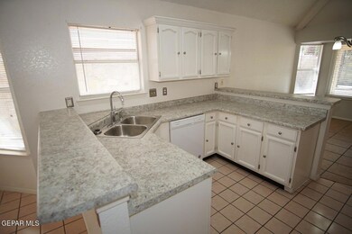 14006 Glenosa Dr, Horizon City, TX 79928 - photo 7