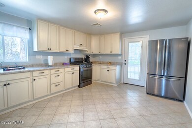 561 S 8th Ave, Show Low, AZ 85901 - photo 3