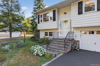 102 Sutton Park Rd, Poughkeepsie, NY 12603 - photo 2