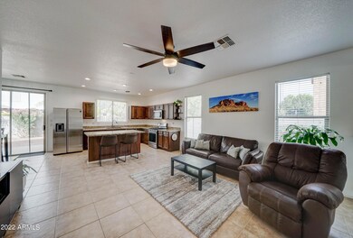 1054 E Magnum Rd-12