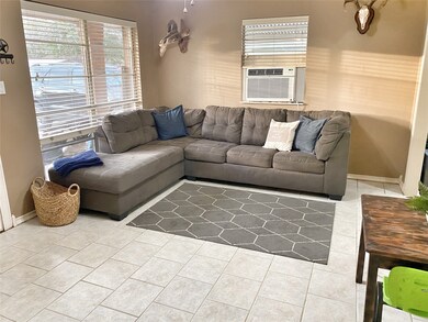 210 Avenue H, Brazoria, TX 77422 - photo 5