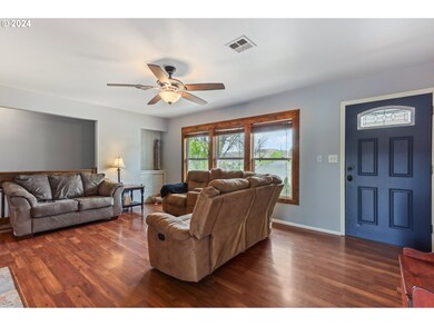 727 E 20th St, the Dalles, OR 97058 - photo 6