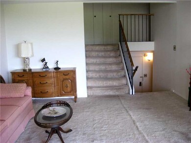 Entry/Foyer.