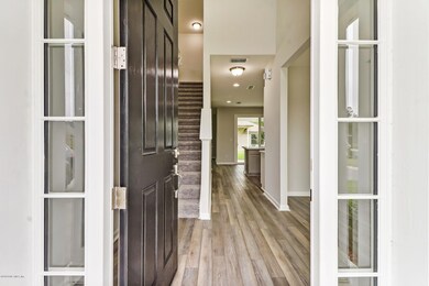 Foyer into house