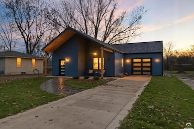 516 Lake St, Lawrence, KS 66044 - photo 2