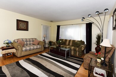 388 Morristown Livingroom2