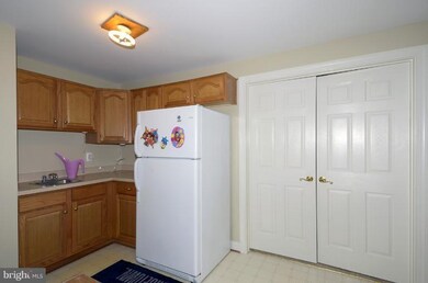 1908 Armand Ct, Falls Church, VA 22043 - photo 7