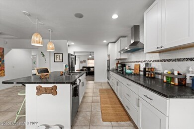 Beautiful Kitchen with Island