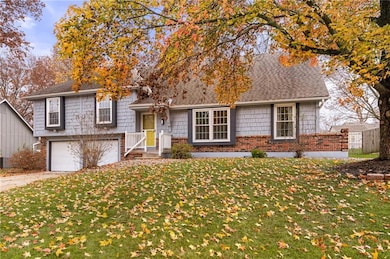 715 NE Cambridge Dr, Lees Summit, MO 64086 - photo 2