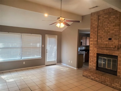 117 Valley Spring Dr, Arlington, TX 76018 - photo 3