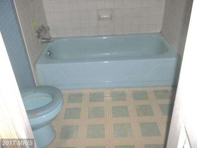 5812 N Holly Springs Dr, Capitol Heights, MD 20743 - photo 4