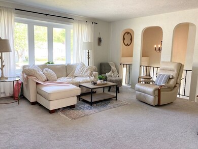 21 Acorn Dr, Holden, MA 01520 - photo 4