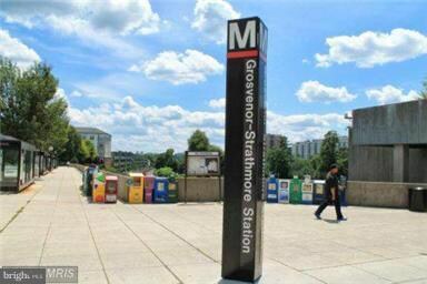 5706 Mayfair Manor Dr unit 92, Rockville, MD 20852 - photo 4