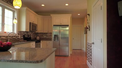 8 Elaine Cir, Hudson, MA 01749 - photo 3