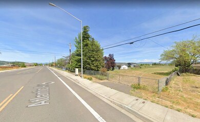 8284 Atlantic Ave, White City, OR 97503 - photo 4