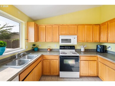 426 S 42nd Place, Springfield, OR 97478 - photo 6