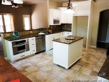 Cook's white kitchen with granite and stone finish