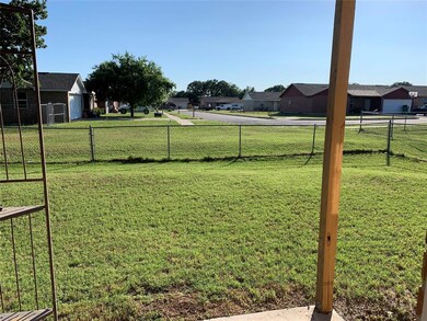 215 Dean Ct, Granbury, TX 76049 - photo 7