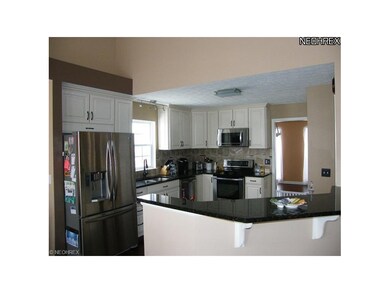Gorgeous custom kitchen with granite counter tops 