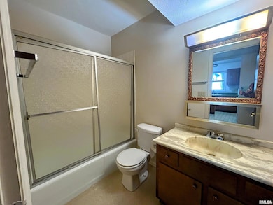 1910 Jeanette Ln unit 2, Springfield, IL 62702 - photo 3