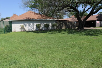 1 Casa Grande Dr unit 1, Houston, TX 77060 - photo 2