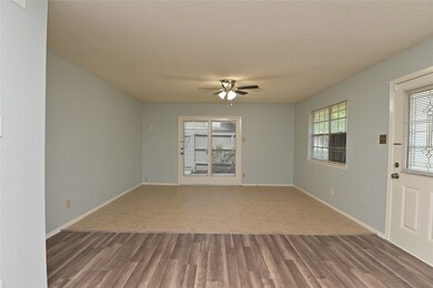 5630 Birchmont Dr unit A, Houston, TX 77091 - photo 3