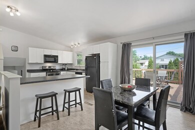 Eat-In Kitchen