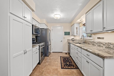 905 Comet Ave, Central Point, OR 97502 - photo 7