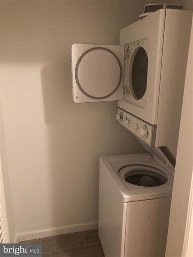 2529 Woodbrook Avenue - Middle Room for Rent, Baltimore, MD 21217 - photo 3