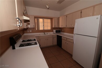 1900 N Torrey Pines Dr unit 225, Las Vegas, NV 89108 - photo 6