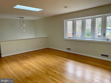 6362 Burton Cir, Falls Church, VA 22041 - photo 3