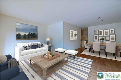 Living Room/Dining Area