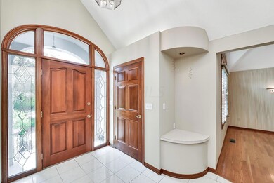 814 Crestway Dr, Columbus, OH 43235 - photo 3