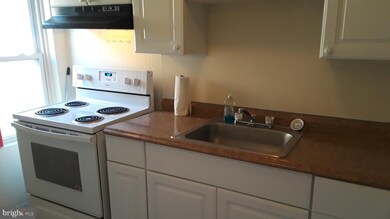 7027 Clover Ln, Upper Darby, PA 19082 - photo 5
