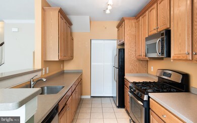 13056 Marcey Creek Rd, Herndon, VA 20171 - photo 6