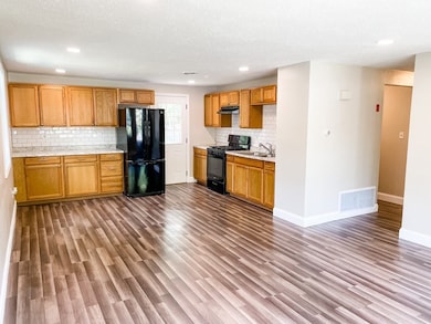 9 Woodcliff St, Springfield, MA 01109 - photo 7