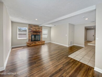 5937 Ridgeway Rd E, Jacksonville, FL 32244 - photo 3